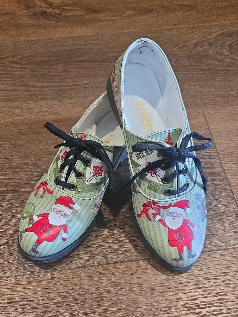 STREETFLY SANTA'S CHRISTMAS SHOES..SIZE 38 (7)....#8157